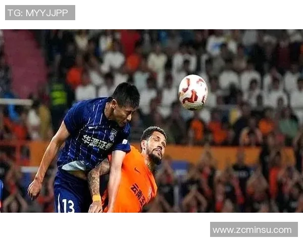 足球明星因表现不佳被俱乐部解除签约引发球迷热议与关注